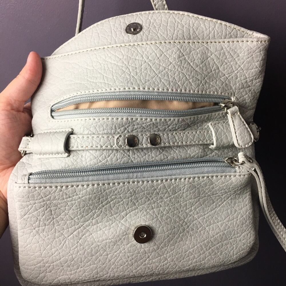 Nine West small purse - Picture 4 of 9
